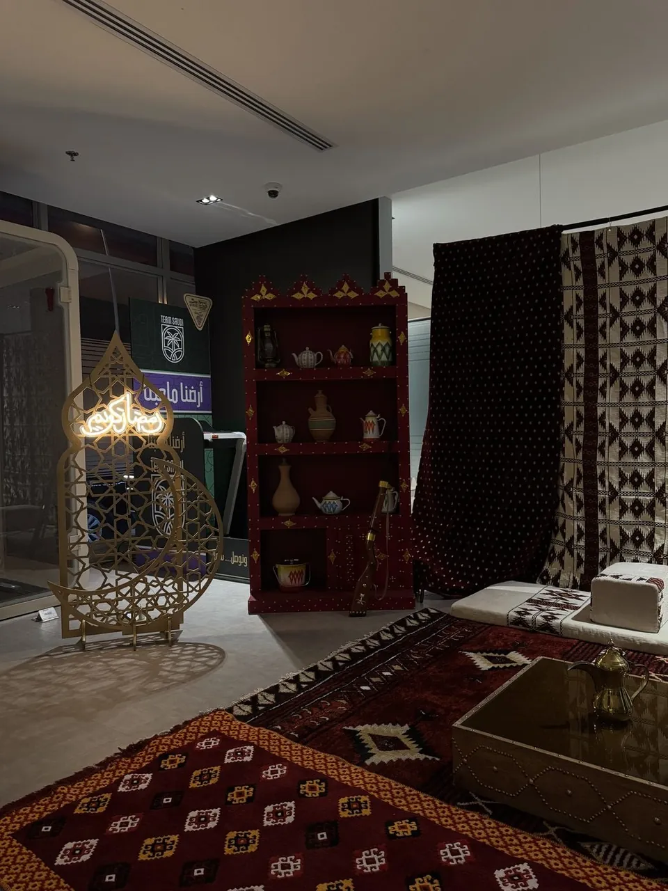 Saudi heritage majlis photo corner with Sadu rugs